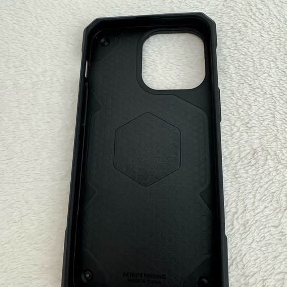 UAG - Monarch Pro Magsafe Case For Apple Iphone 15 Pro Max - Carbon Fiber - Picture 8 of 8